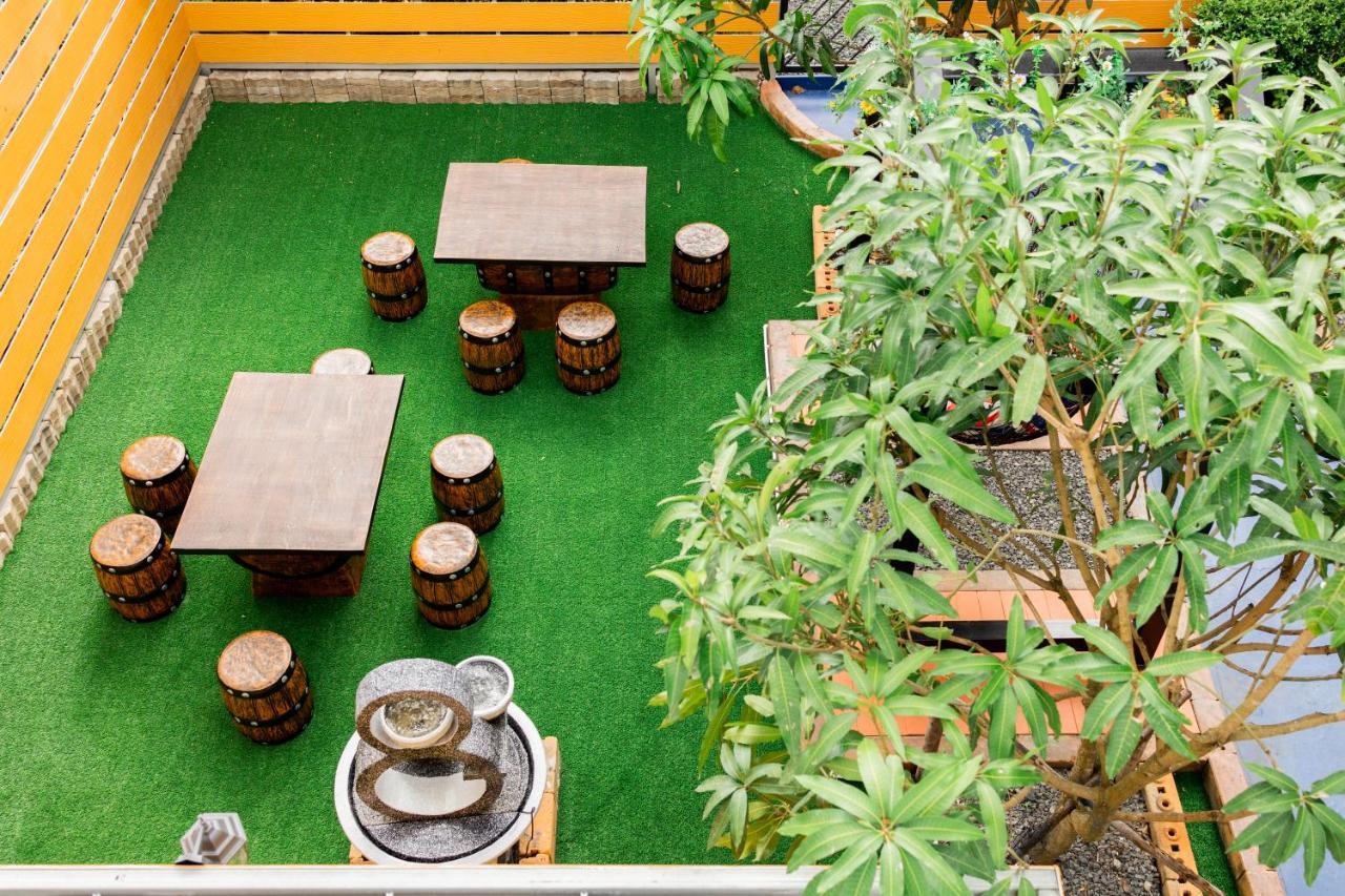 Marco Polo Phuket Poshtel & Bistro Hostel Exterior foto