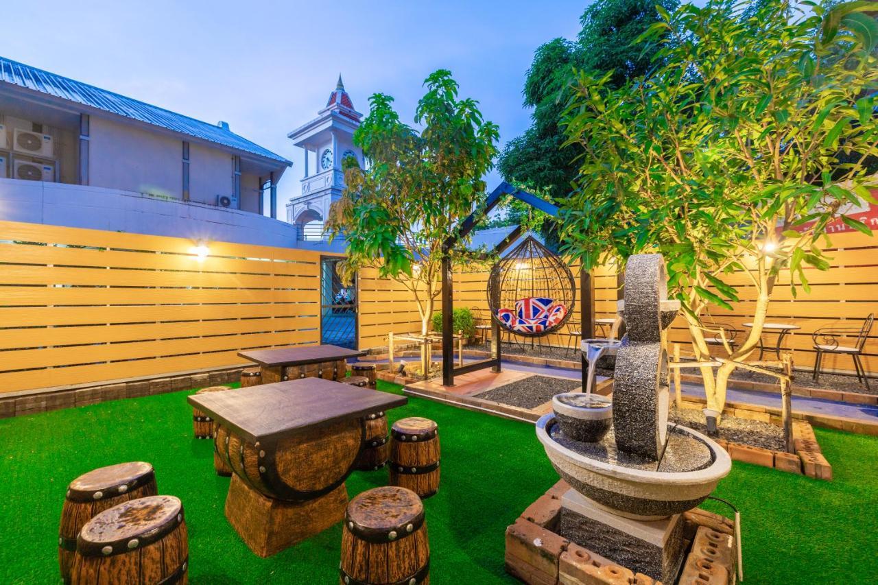 Marco Polo Phuket Poshtel & Bistro Hostel Exterior foto